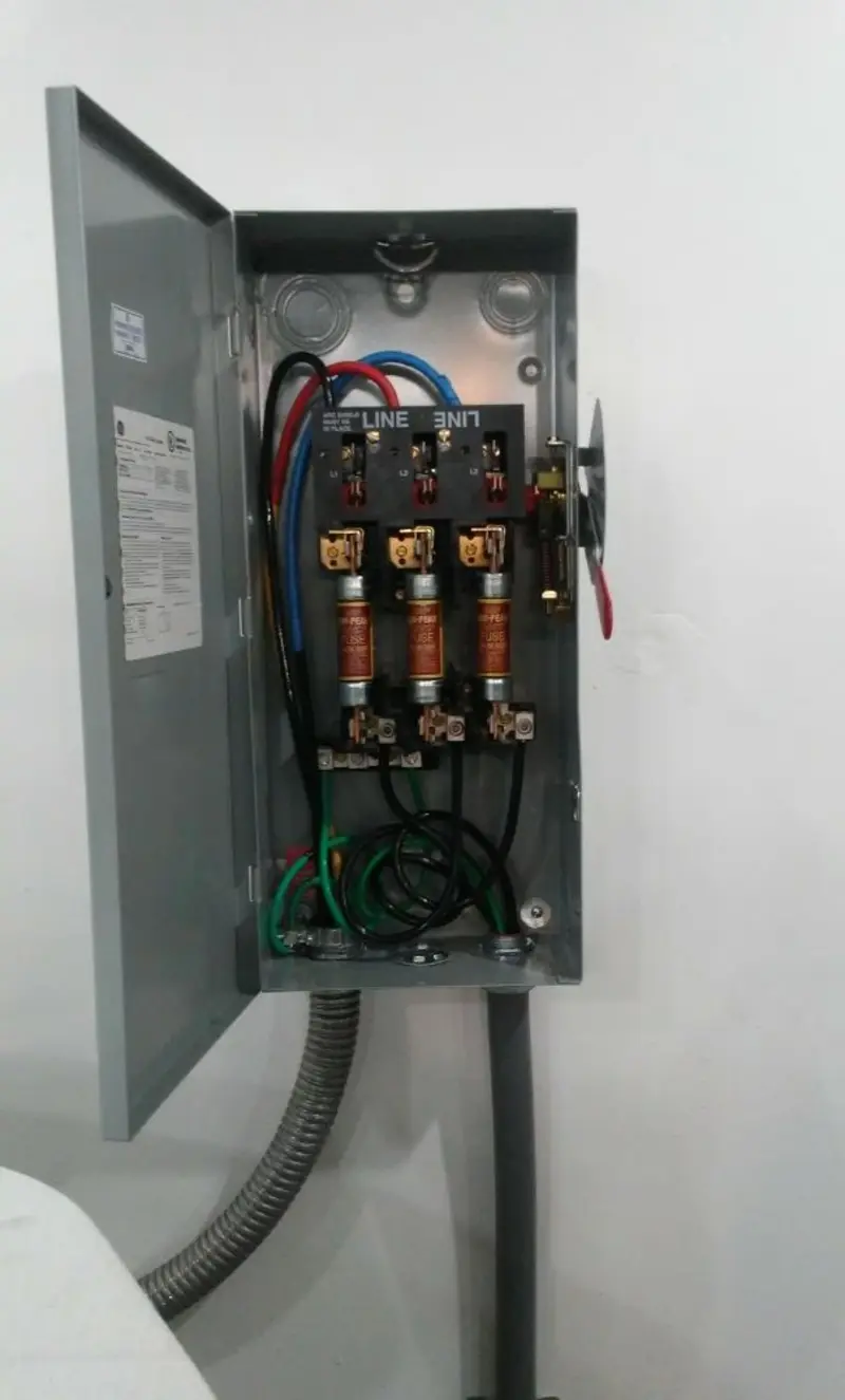 Three-phase disconnect switch installed for Smoke Detector Installation in Gallatin